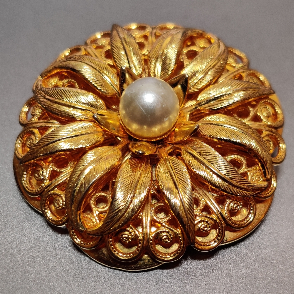 Vintage Lieba USA Flower Scarf Pin